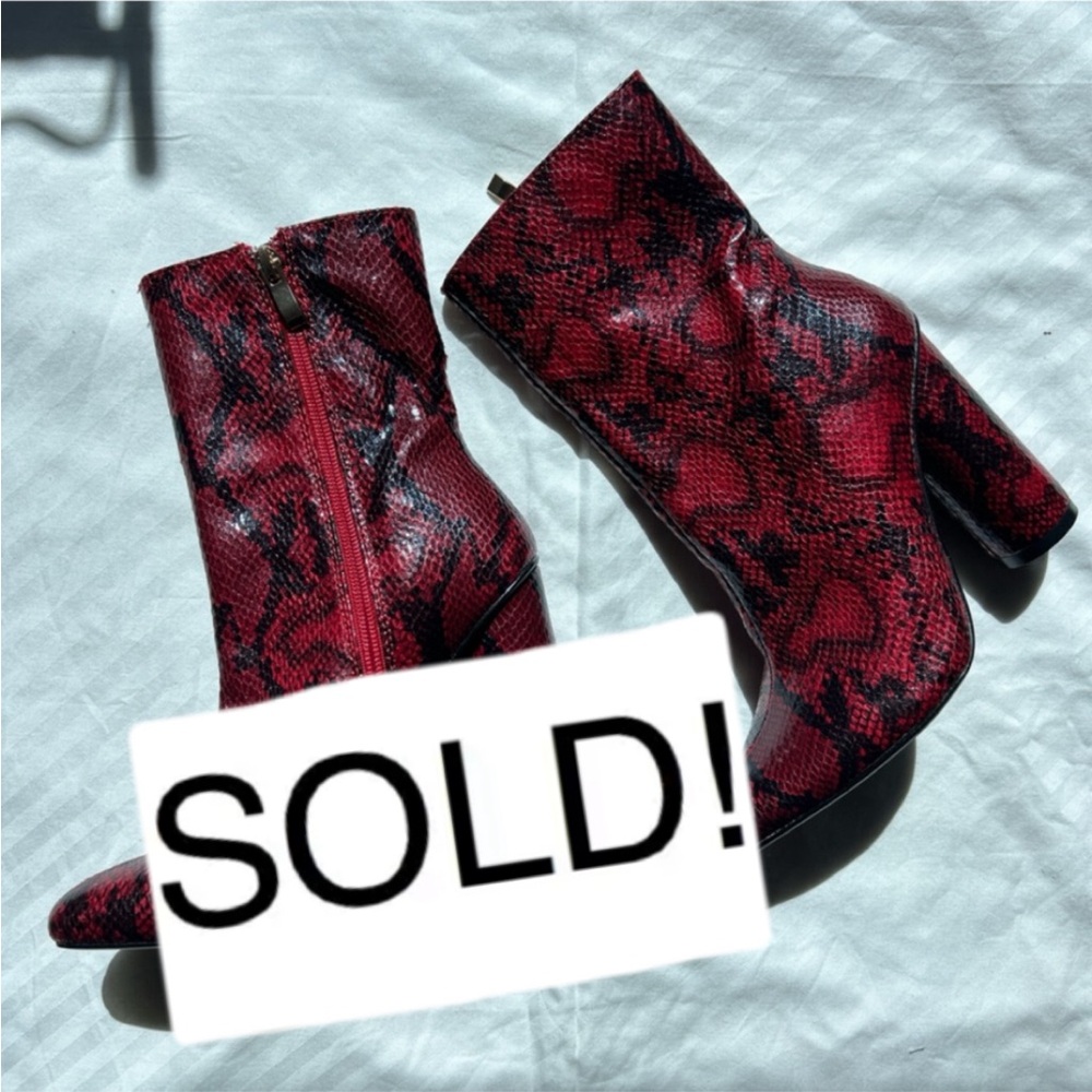 Fashion nova ankle red snake pattern boots